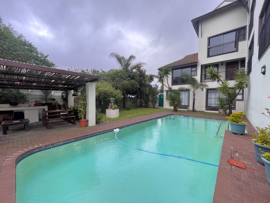 1 Bedroom Property for Sale in Sunridge Western Cape